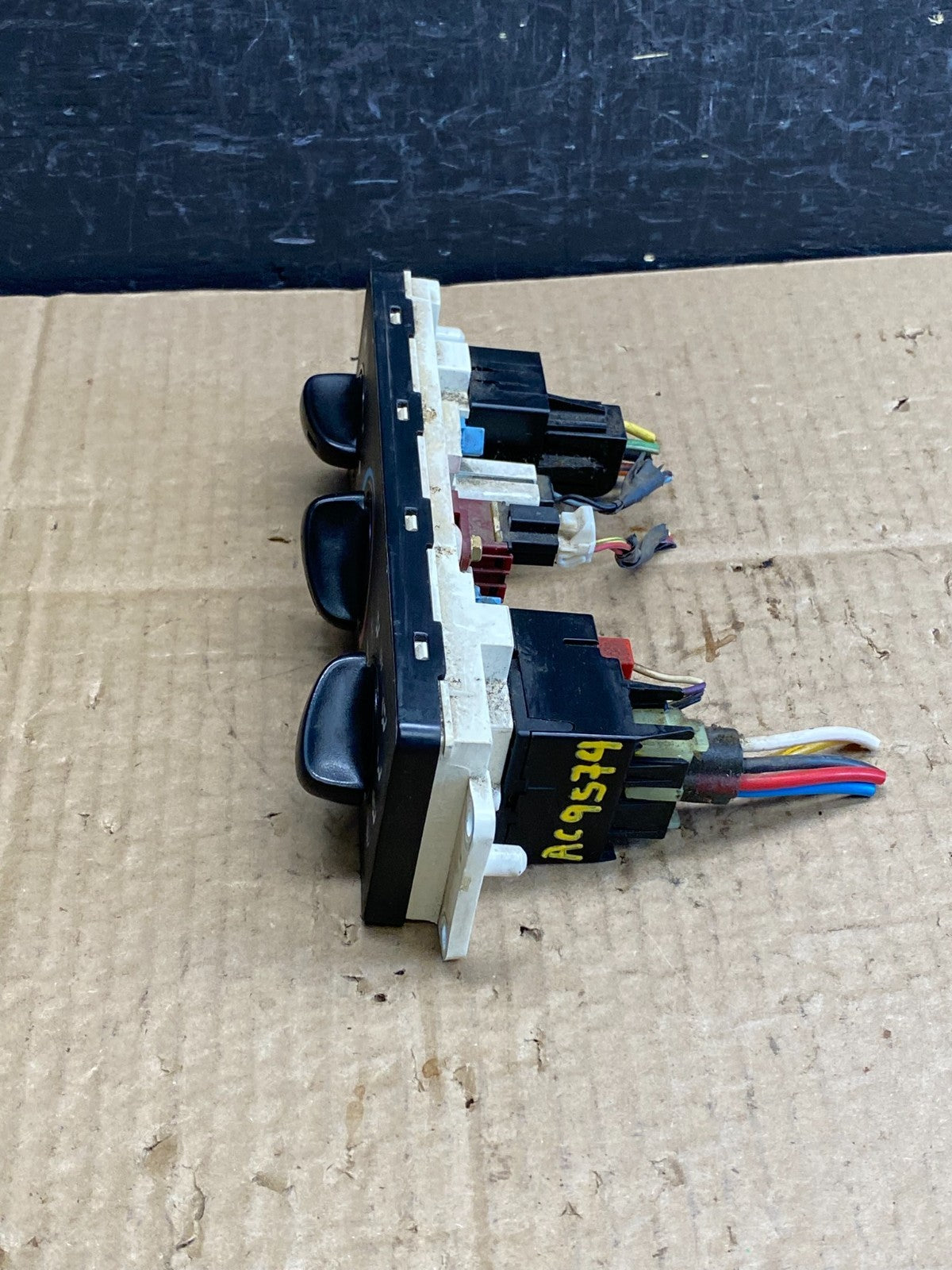 99-04 Ford F-250 F-350 Super Duty Dash Heater A/C Climate Control AC95743
