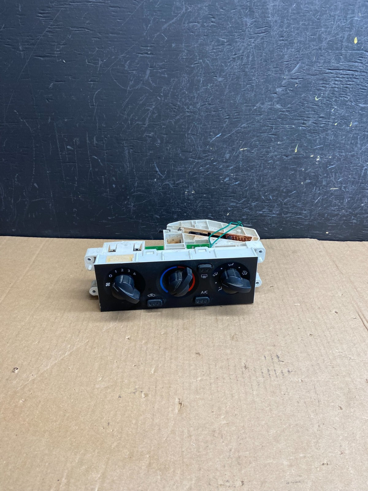 2001-2004 Nissan Xterra Heater A/C Climate Temperature Control AE4422 DG0
