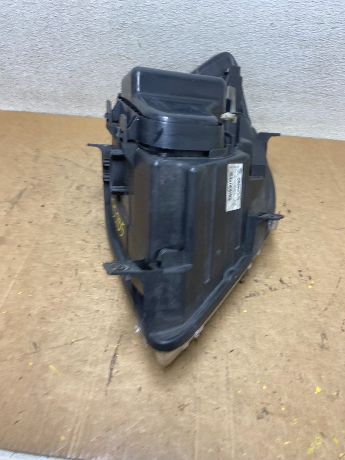 2007 to 2013 Mercedes Sprinter Headlight Left Driver Side Halogen T5205 DW6