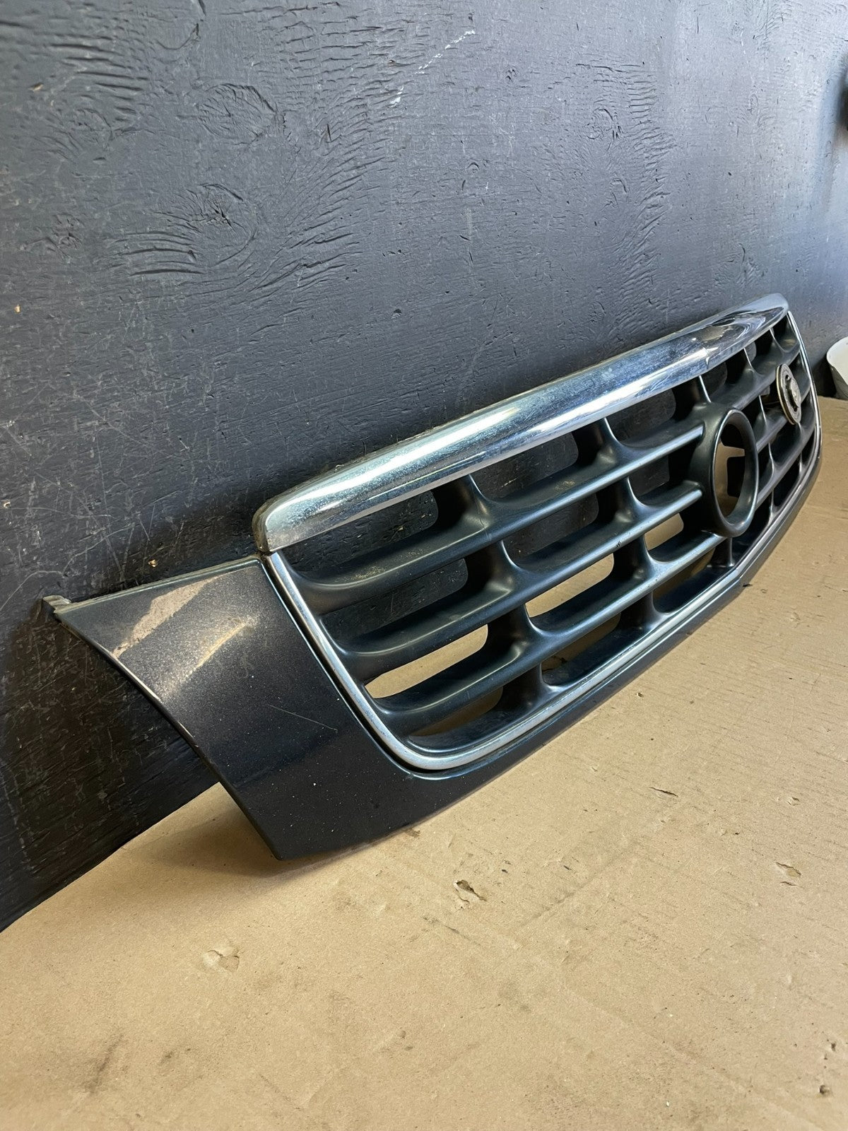 1999 to 2005 Cadillac Deville Front Grill Grille AD85292