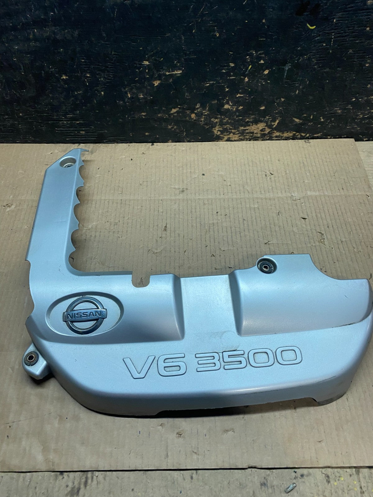 2001 to 2004 Nissan Pathfinder Engine Cover Ornament W5764 DG0