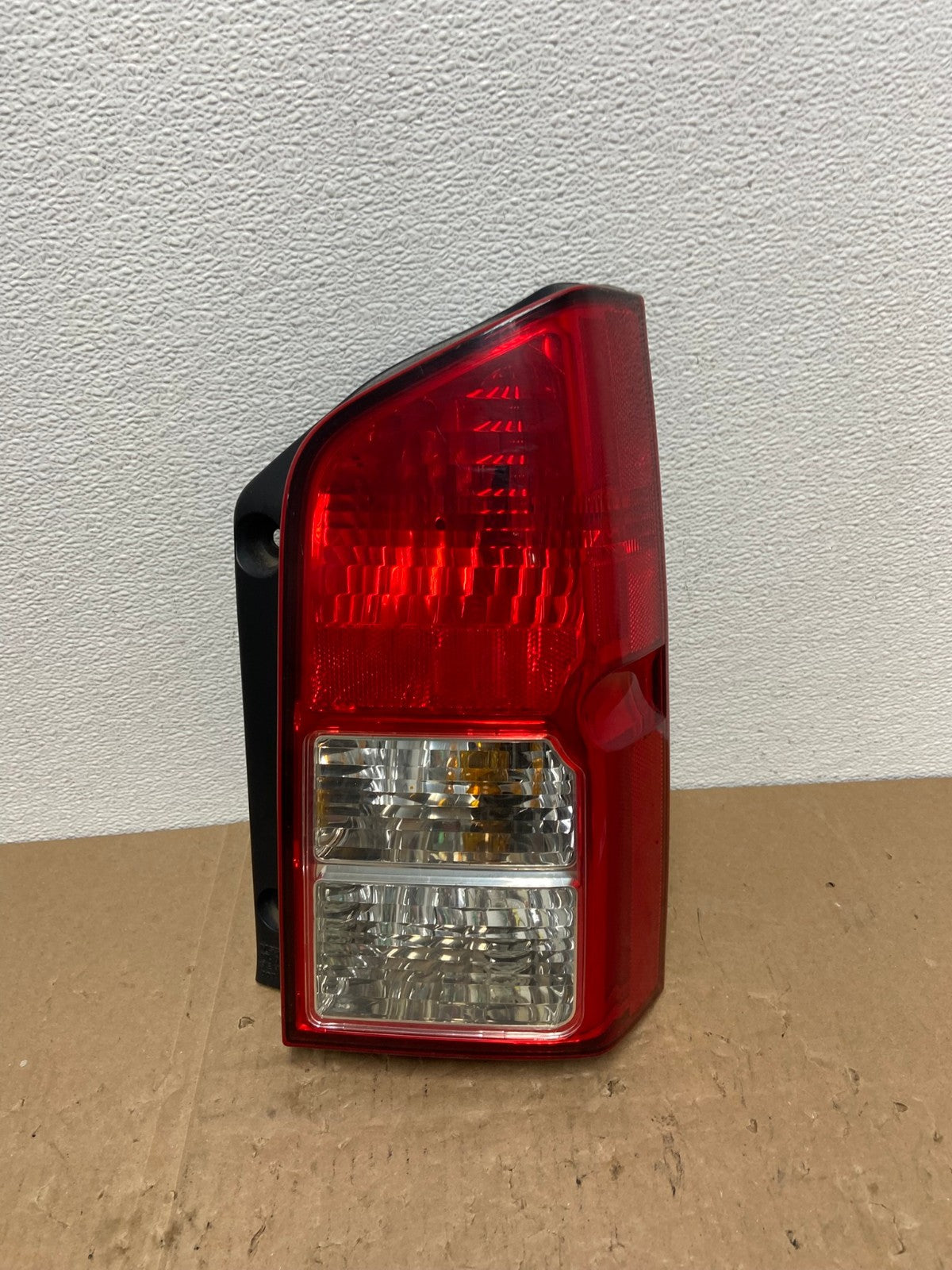 2005 to 2012 Nissan Pathfinder Right Passenger RH Side Tail Light Oem AB6931 LK0