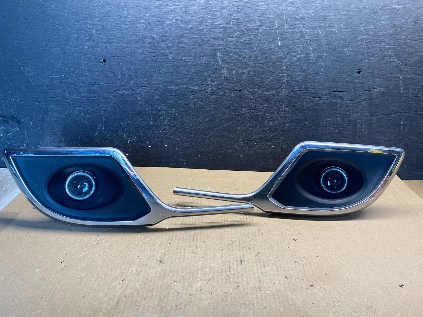 2013 to 2017 Cadillac XTS Front Left+Right Fog Light Cover Trim ag1914 DG0