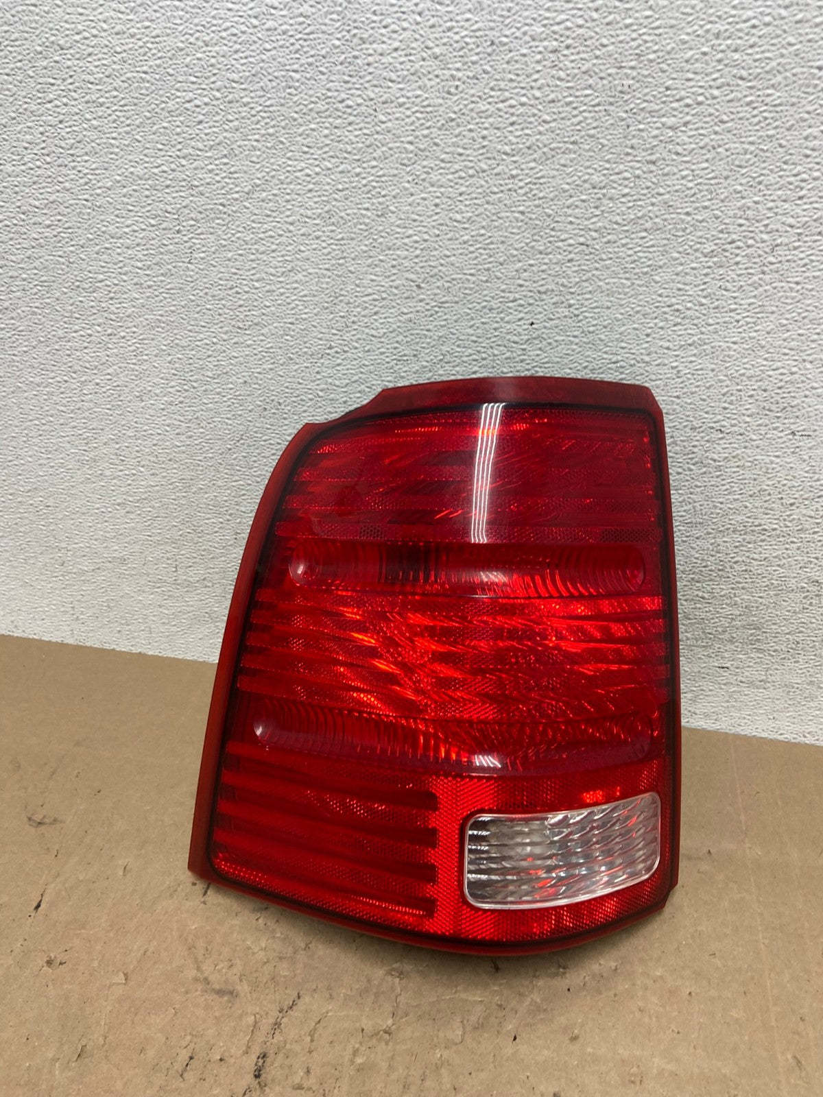 2002 to 2005 Ford Explorer Left Driver Lh Side Tail light AE6524 LK0
