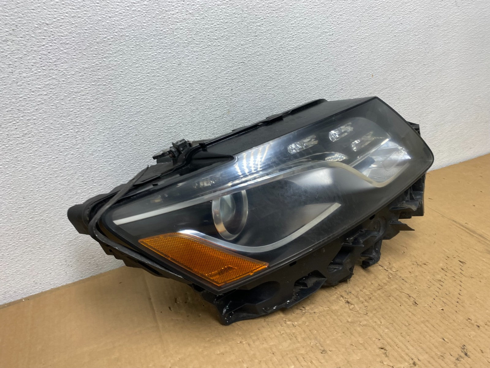 2009 to 2012 Audi Q5 Right Passenger RH Side Xenon HID Headlight AD1075 DW2