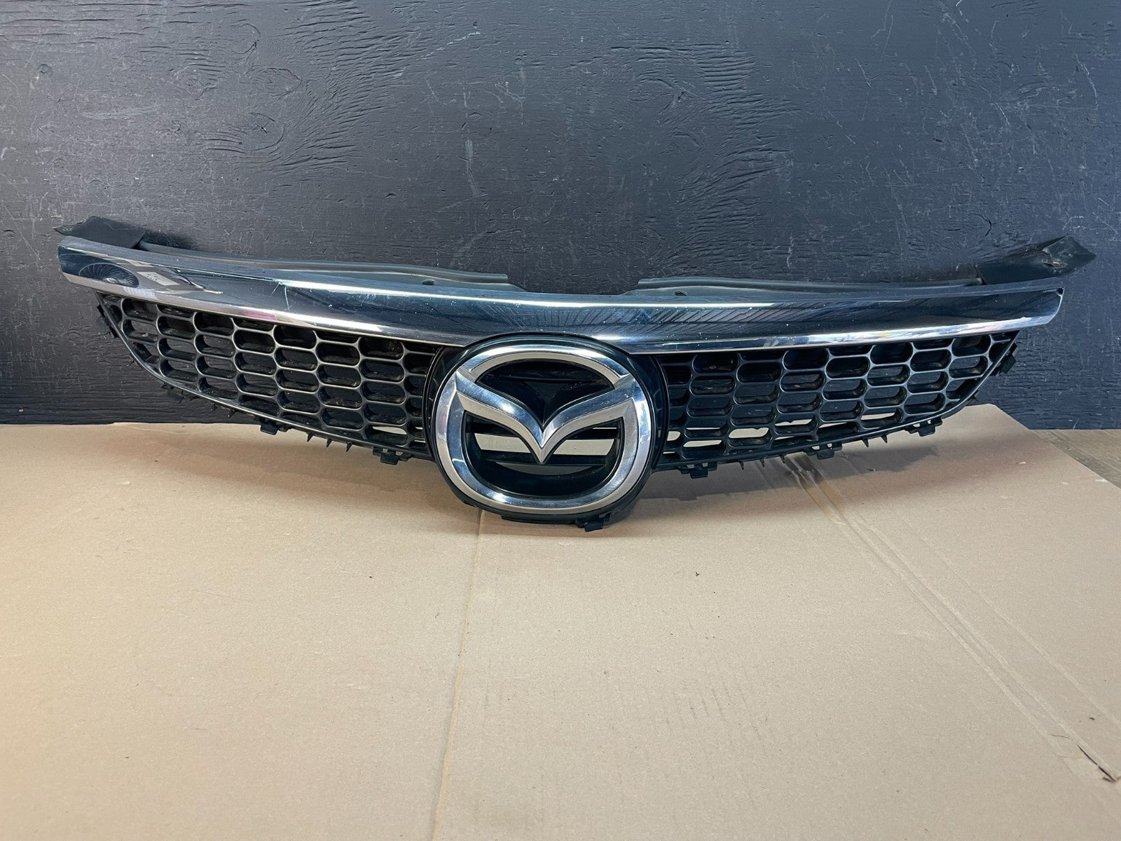 2007 - 2009 Mazda CX9 CX-9 Front Upper Grill Grille Emblem AD8313 DG0