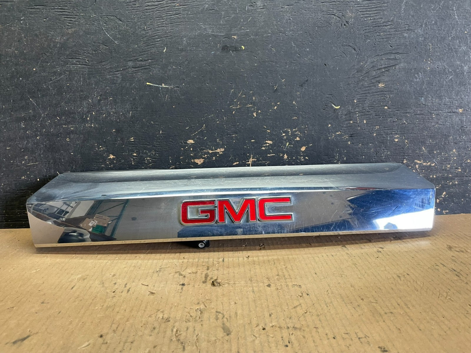 2011 to 2015 GMC Terrain Tailgate Liftgate with Camera Molding OEM AA5955 DG0