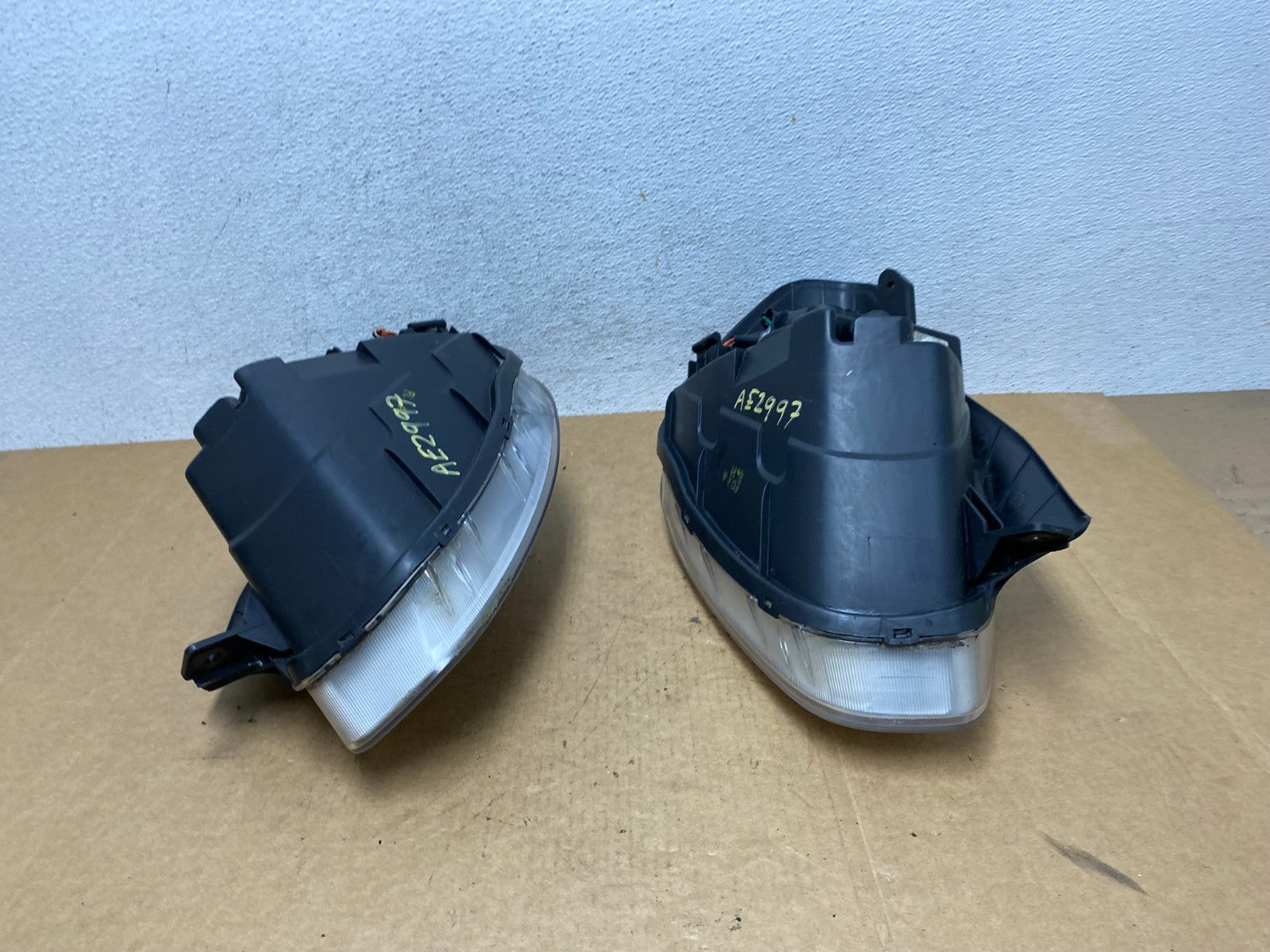 2006 to 2011 Hyundai Accent Sedan Left+Right Halogen Headlights AE2997 DW10