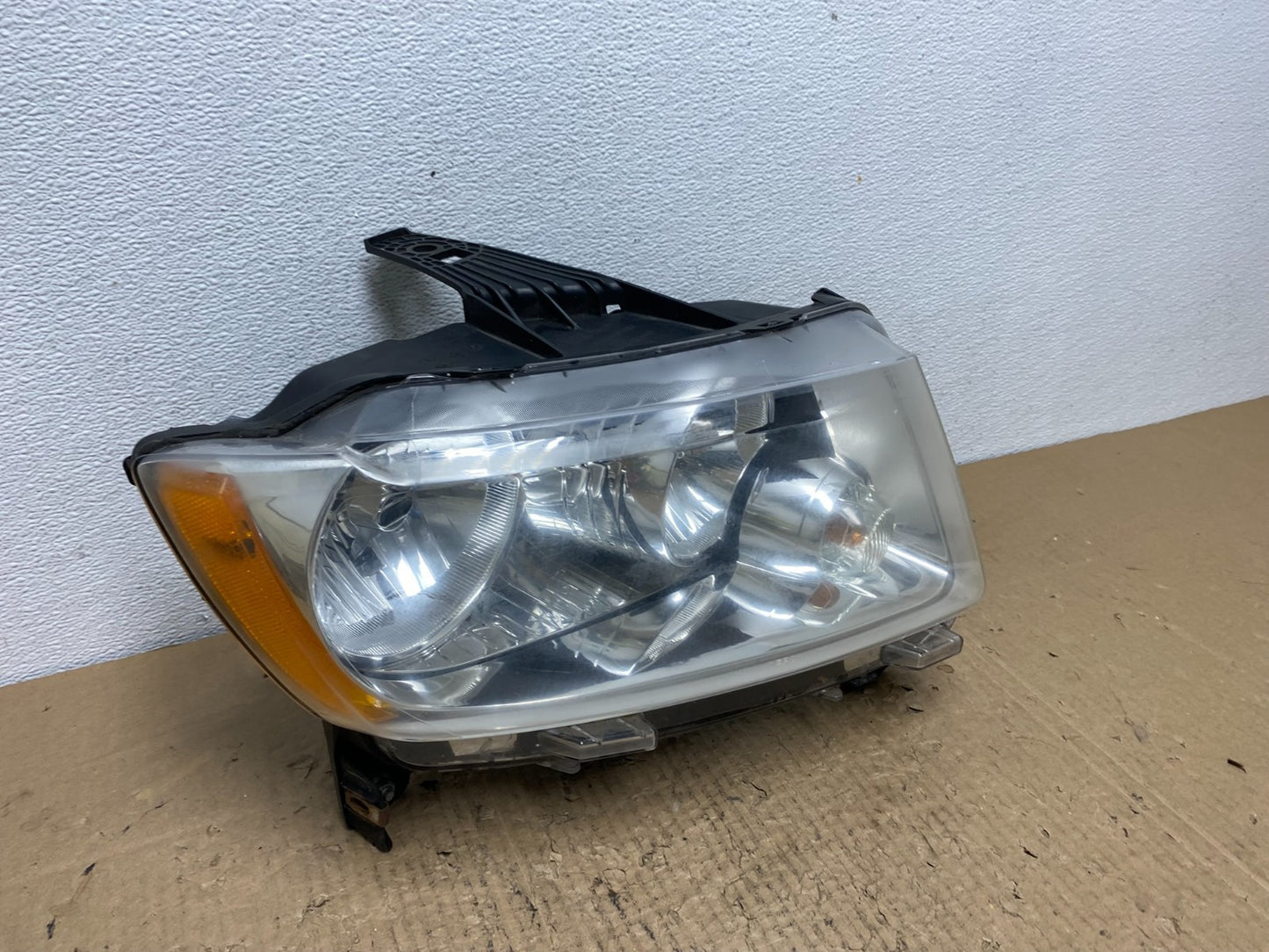 2011-2013 Jeep Grand Cherokee Right Passenger Halogen Headlight AC4104 DW2