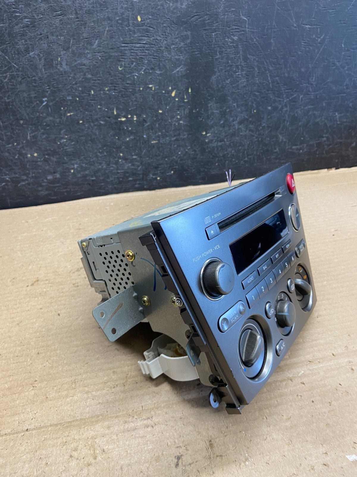 2005 to 2009 Subaru Legacy AM FM CD Radio Climate Control Player AH3792 DG2
