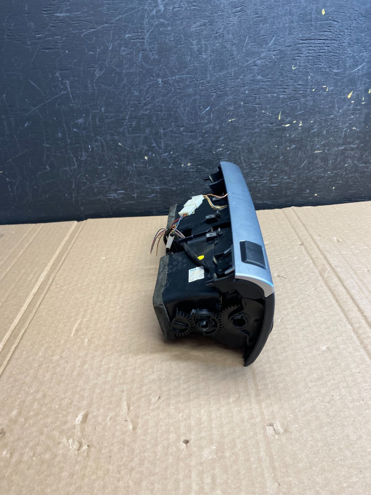 2007 to 2013 BMW X5 X6 Center Console Dash Air Vent AF6117 DG1
