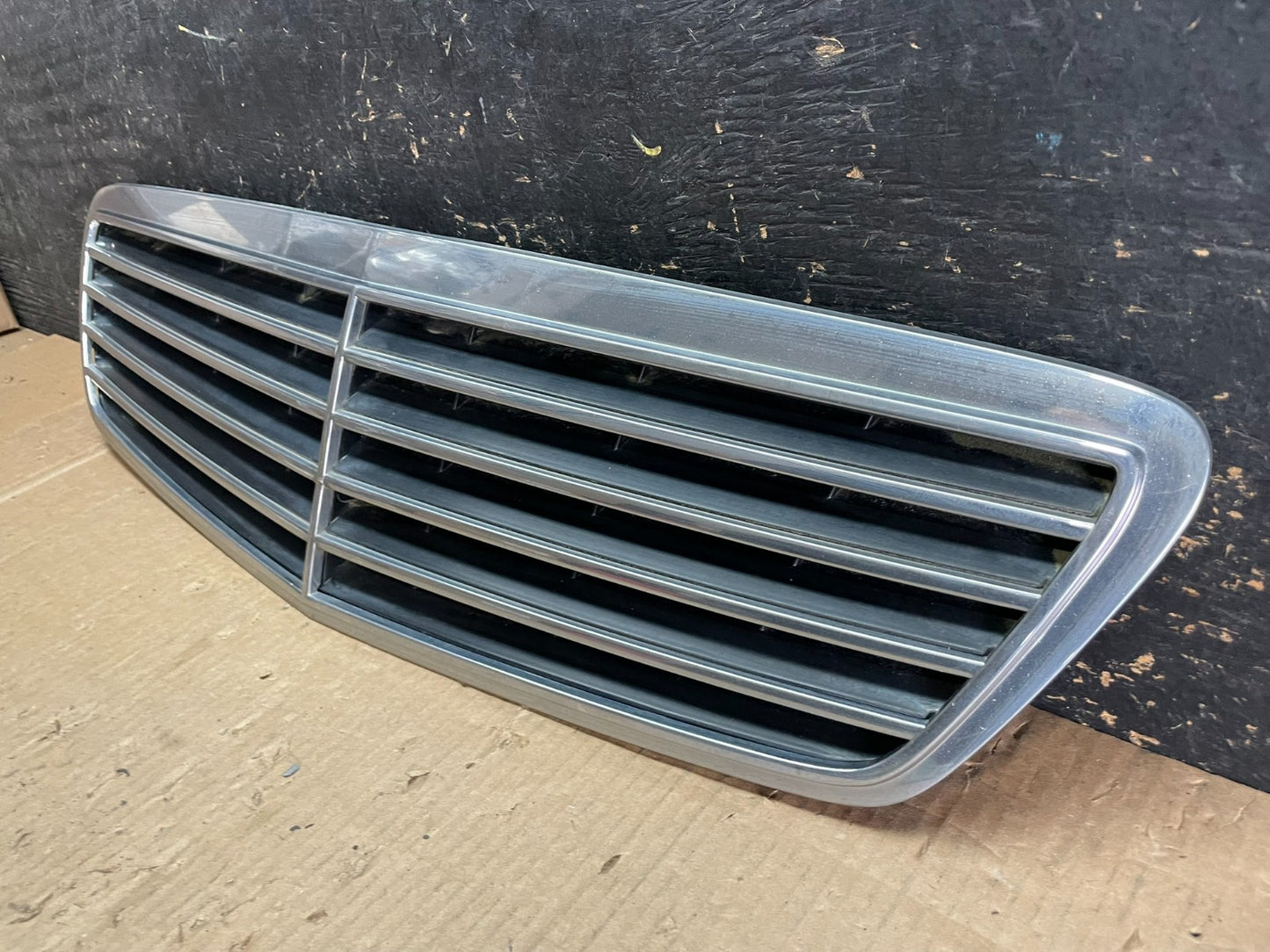 2000 to 2002 Mercedes-Benz S-Class S500 S430 Front Upper Grille OEM AB32202