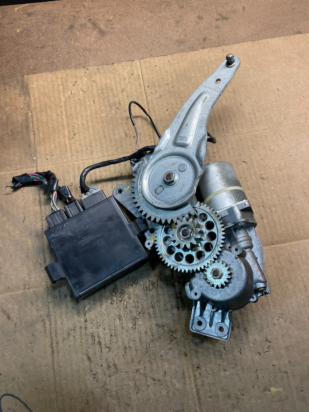 GMC Acadia Yukon Tahoe  Rear Trunk Liftgate Power Motor Actuator OEM y7386 DG5