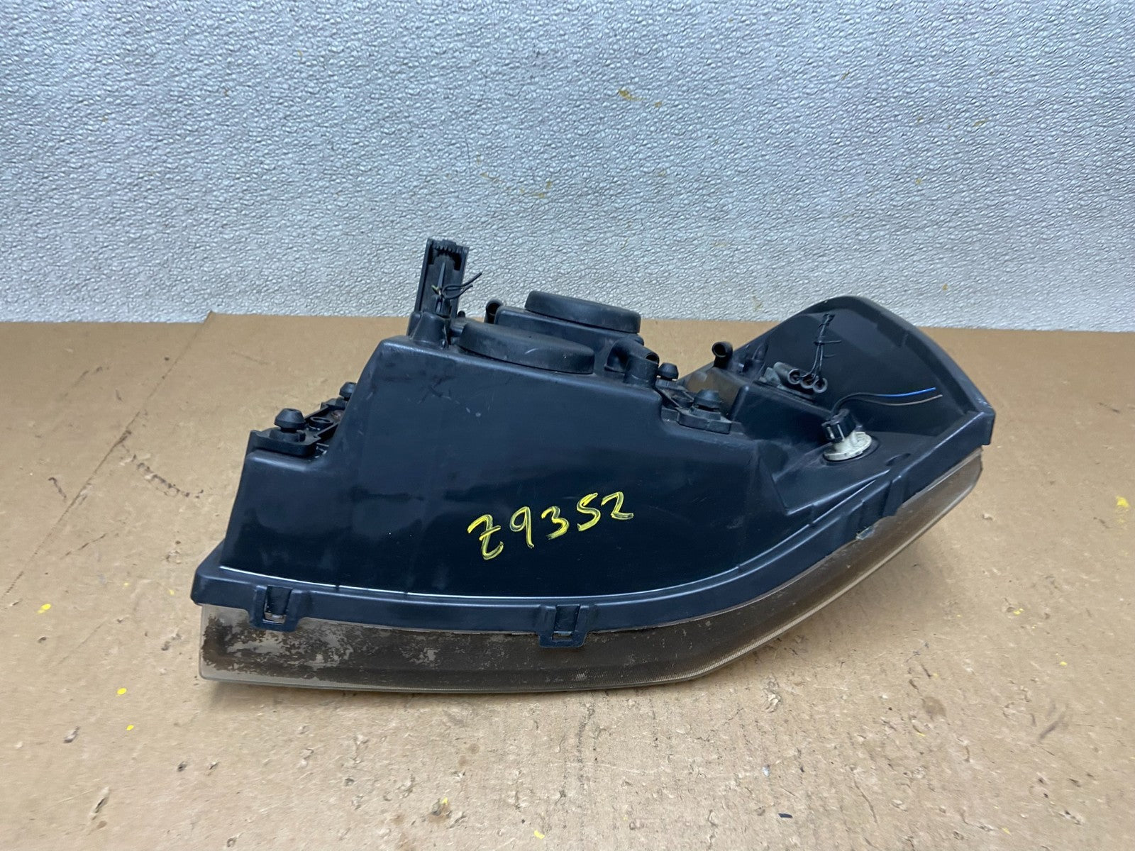 2002 to 2009 Gmc Envoy Right Passenger RH Side Headlight Halogen Z9352 DW7