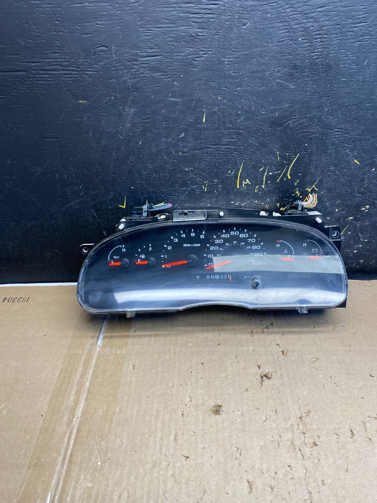 2006 Ford E350 Gauge Speedometer Cluster OEM ab2112 DG0