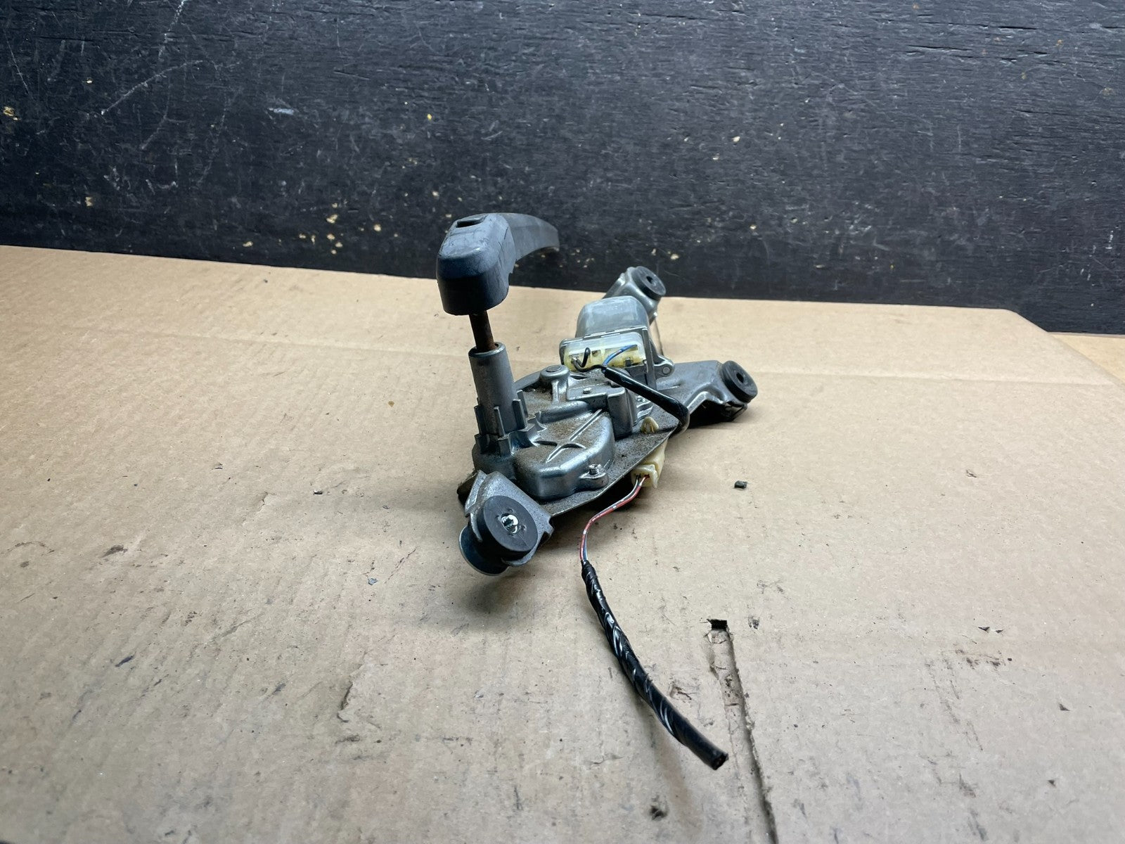 2007 to 2015 Mazda CX-9 CX9 Windshield Rear Wiper Motor v9054 DG2