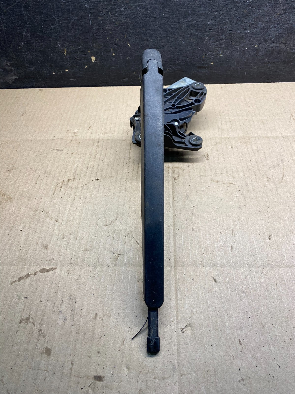 2011 to 2019 Ford Explorer Rear Windshield Wiper Motor ai5234 DG2