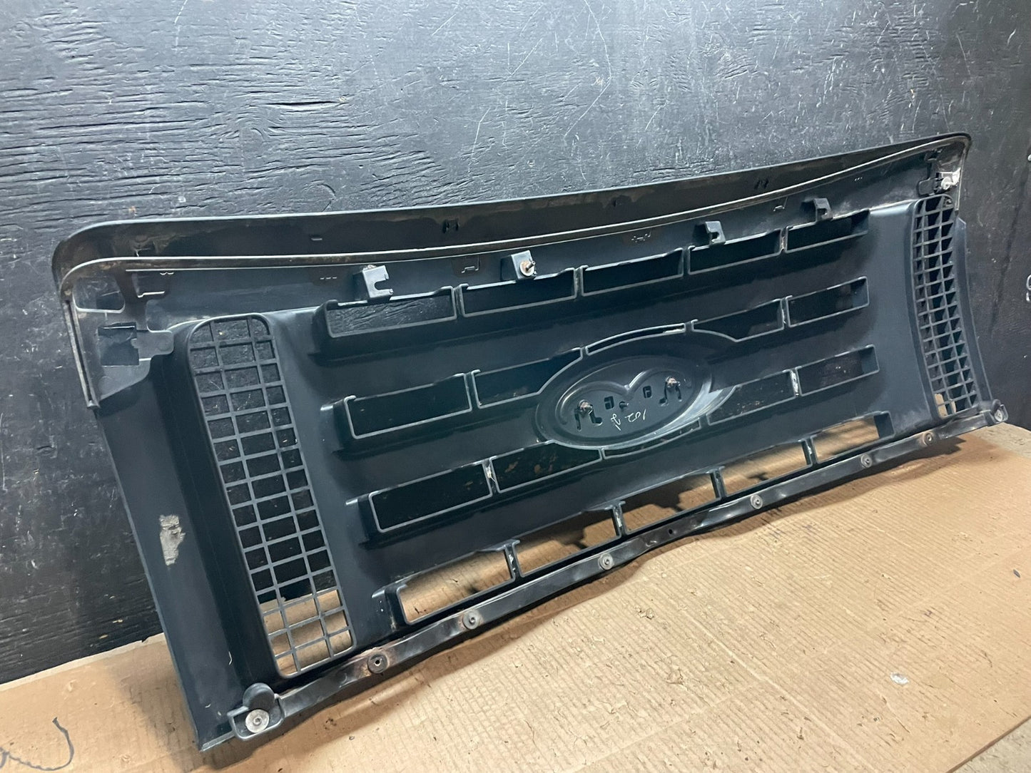 2009 to 2012 Ford F150 Front Upper Grill Grille Chrome Y2030 DG7