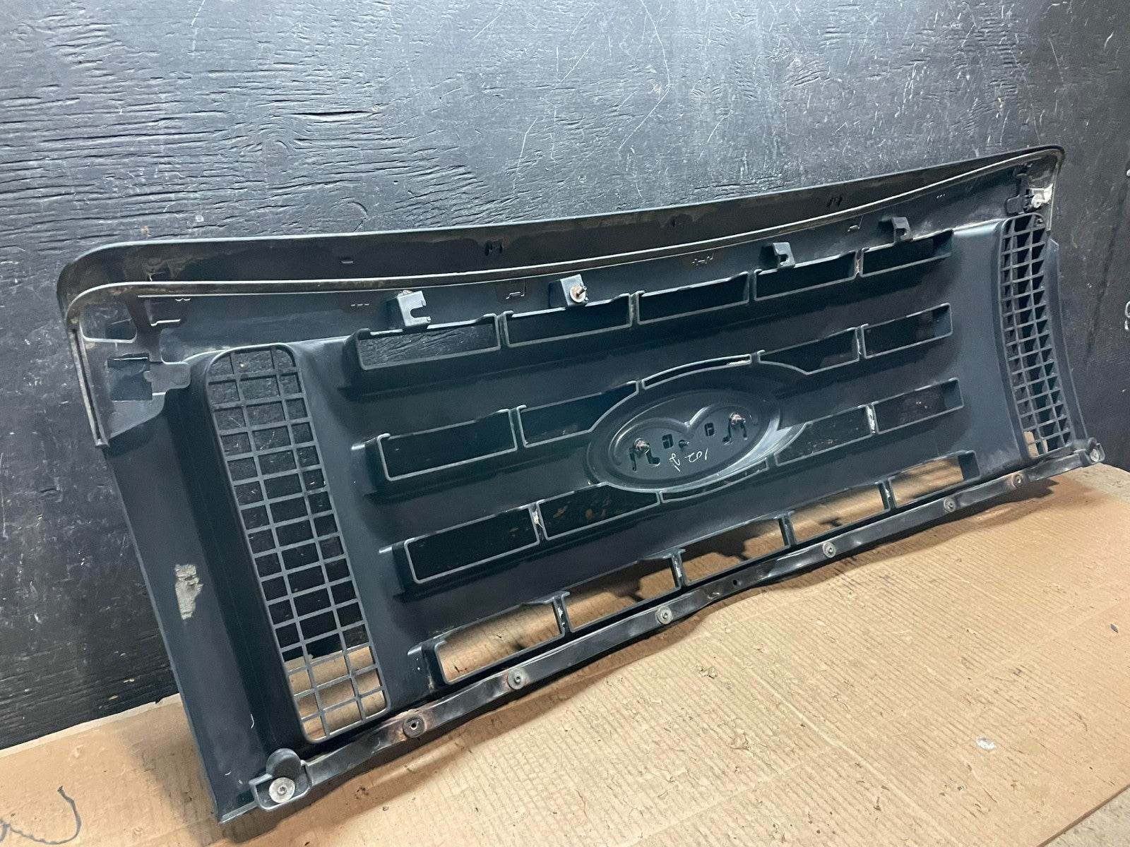 2009 to 2012 Ford F150 Front Upper Grill Grille Chrome Y2030 DG7