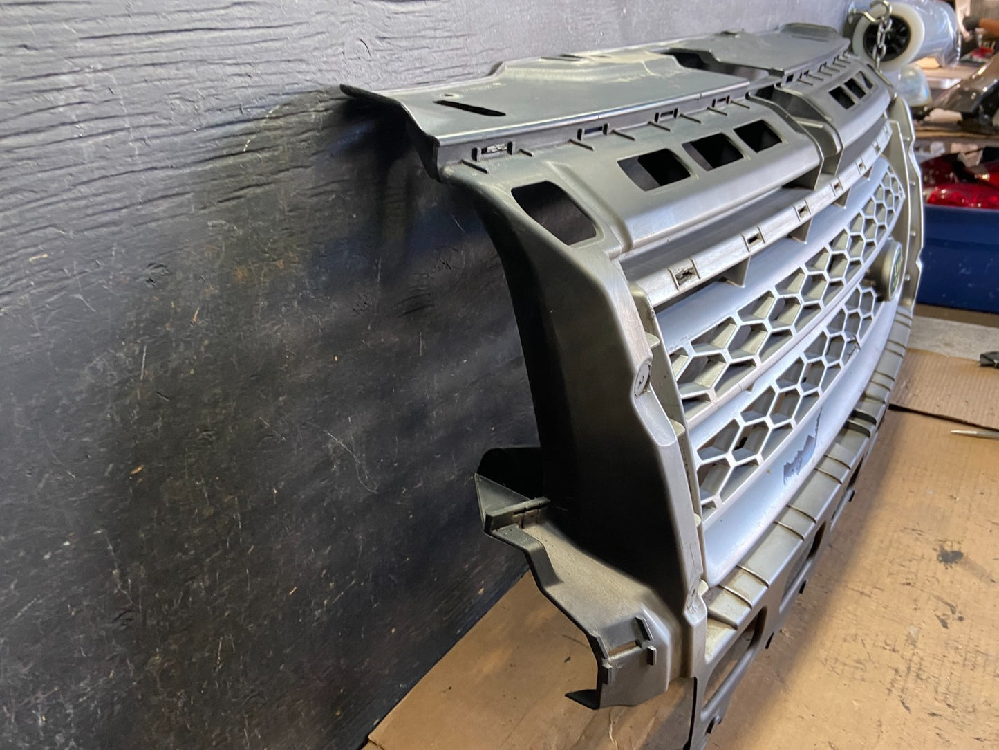 2008 to 2010 Land Rover LR2 Front Bumper Grille Grill OEM R0020 DG2