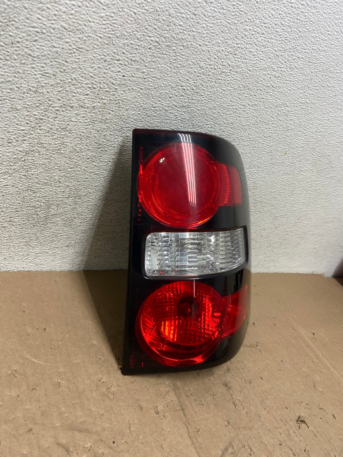 2006 to 2010 Ford Explorer Right Passenger Side Tail light AG5403 LK2