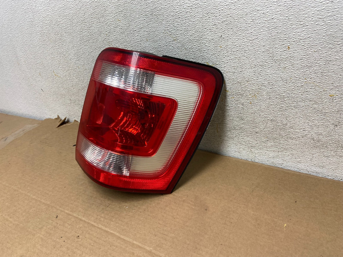 2008 to 2012 Ford Escape Right Passenger RH Side Tail Light AH3114 DW2