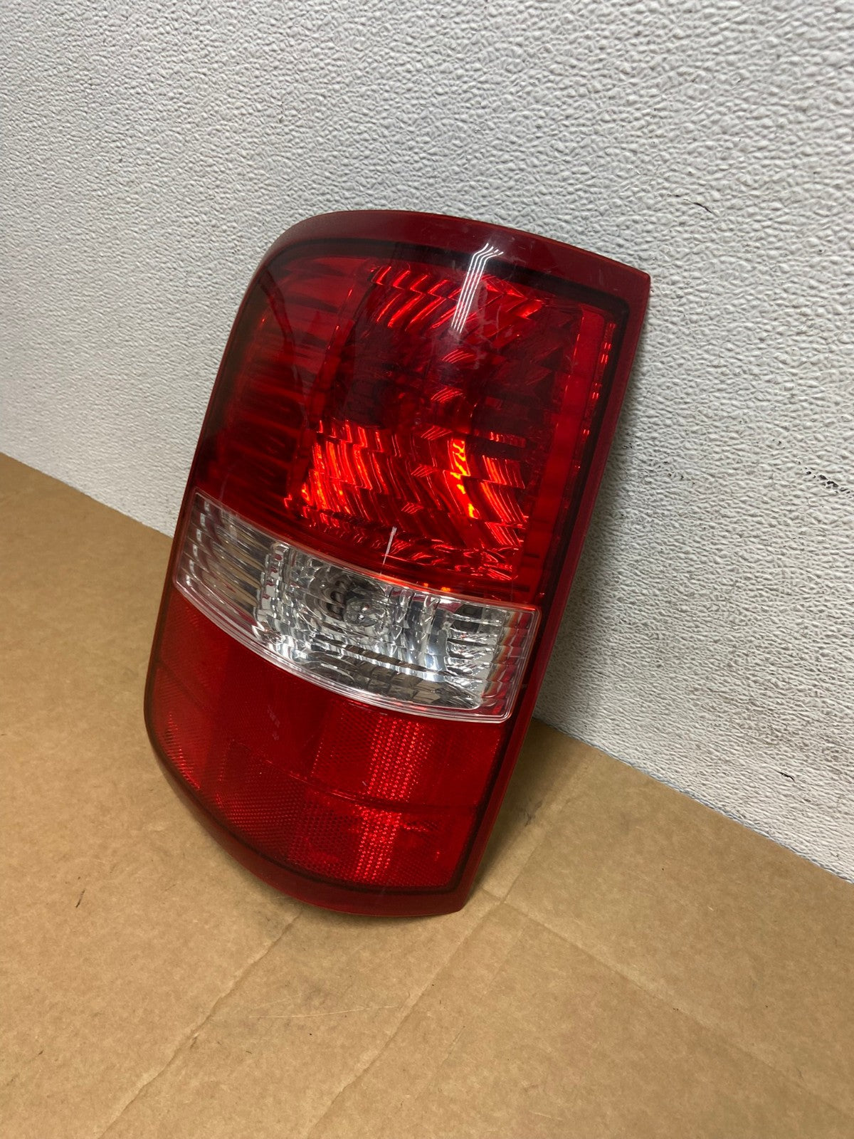 2004 to 2008 Ford F150 F-150 Left Driver LH Side Tail Light AD4445 LK1