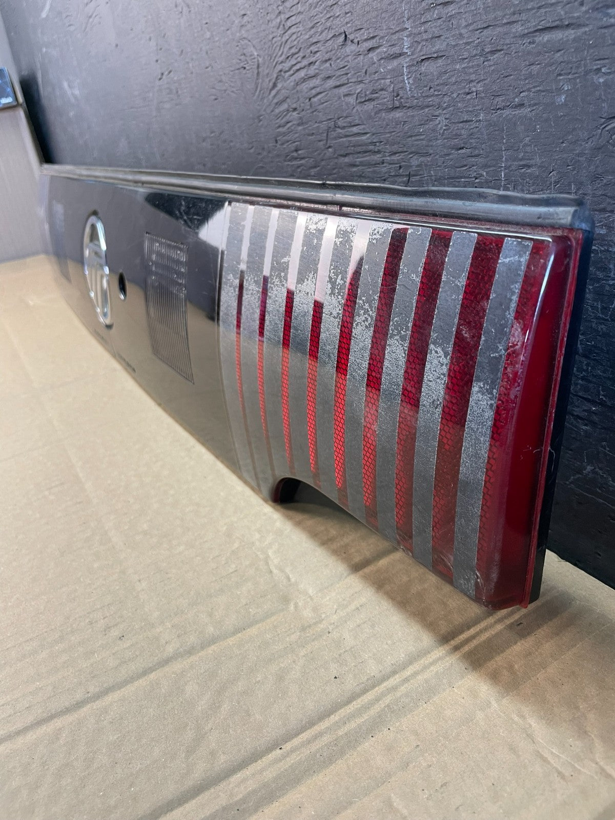 1992 1993 1994 Mercury Grand Marquis Trunk Lid Center Tail Light AC9679 DG1