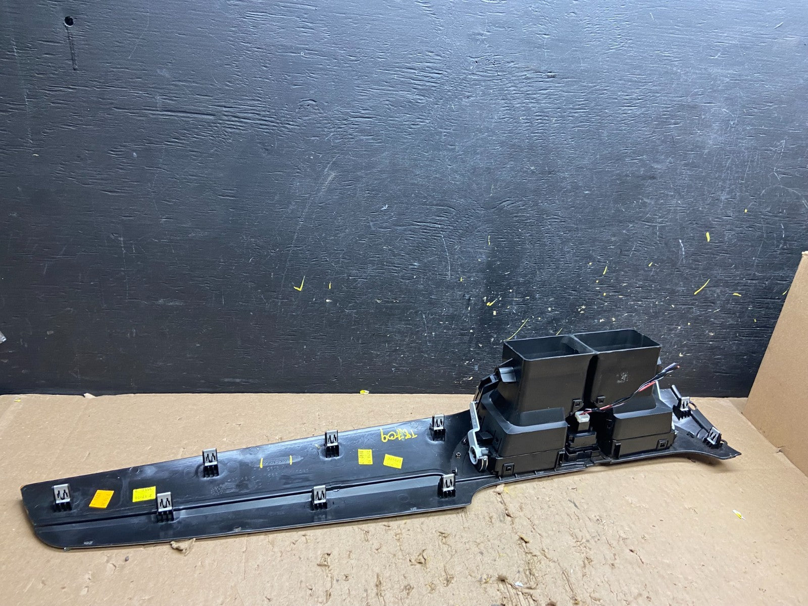 2008 to 2017 Buick Enclave Dash Center Clock Bezel Air Vent Trim Oem t8709 DG5