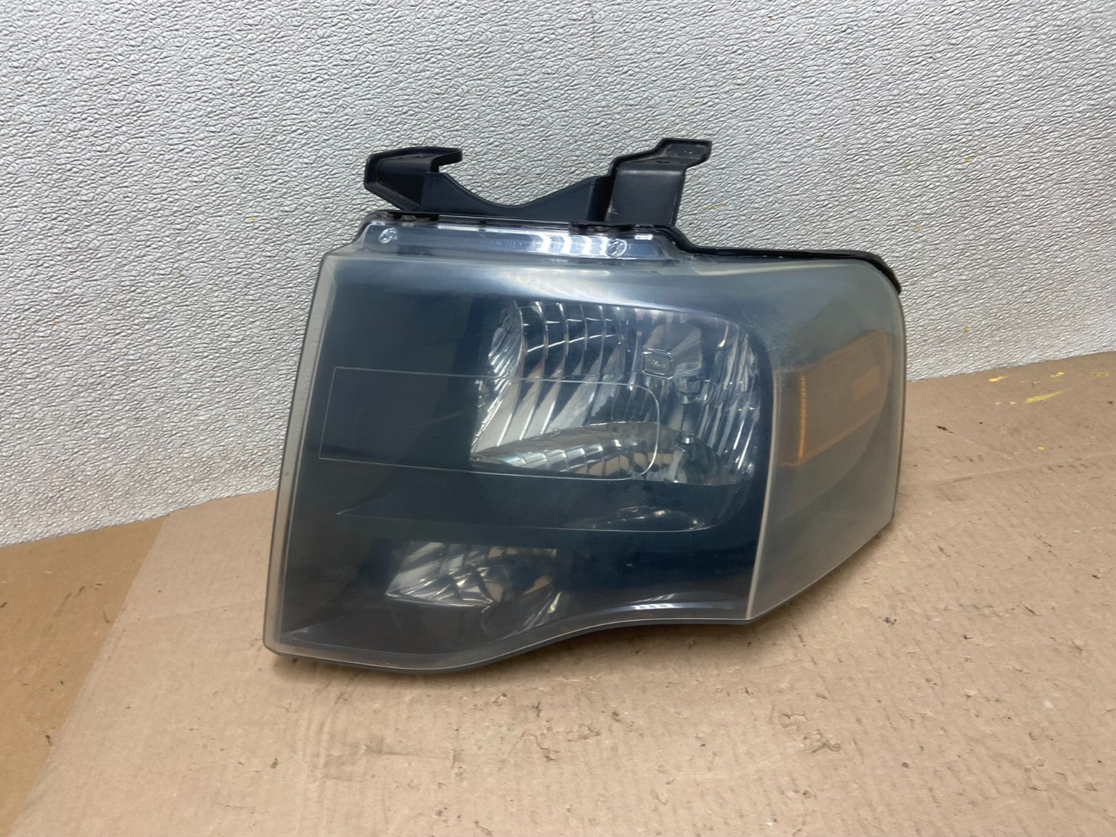 2007 - 2014 Ford Expedition Left Driver LH Side Headlight Halogen Oem AA0573 DW0