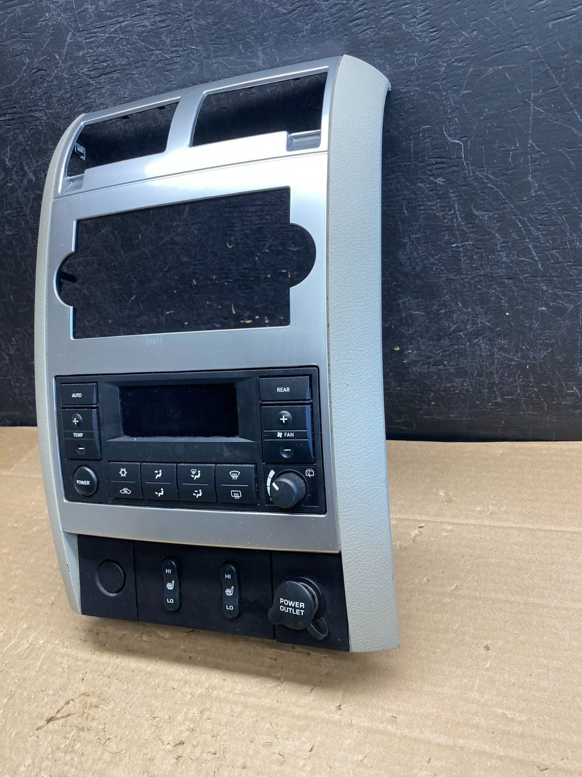 2005-2009 Dodge Durango Heat AC Climate Temp Control Radio Bezel AG8472 DG2