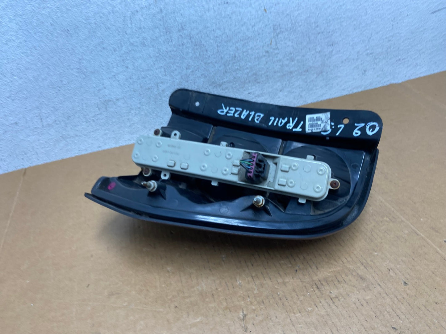 2002 to 2009 Chevrolet Trailblazer Left Driver LH Side Tail Light AD9170 LK5
