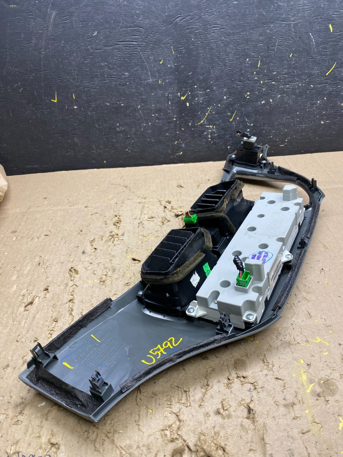 2005 to 2010 Honda Odyssey Radio Climate Control Dash Trim Bezel U5792 DG6
