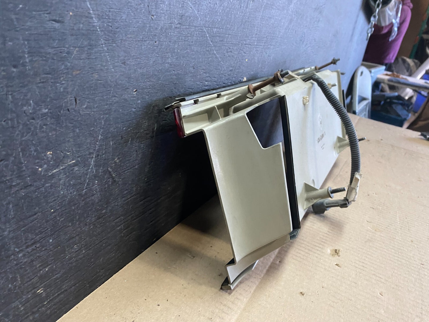 1987 - 1993 Cadillac Allante Center Tail Light License Plate Holder i7438 PS5