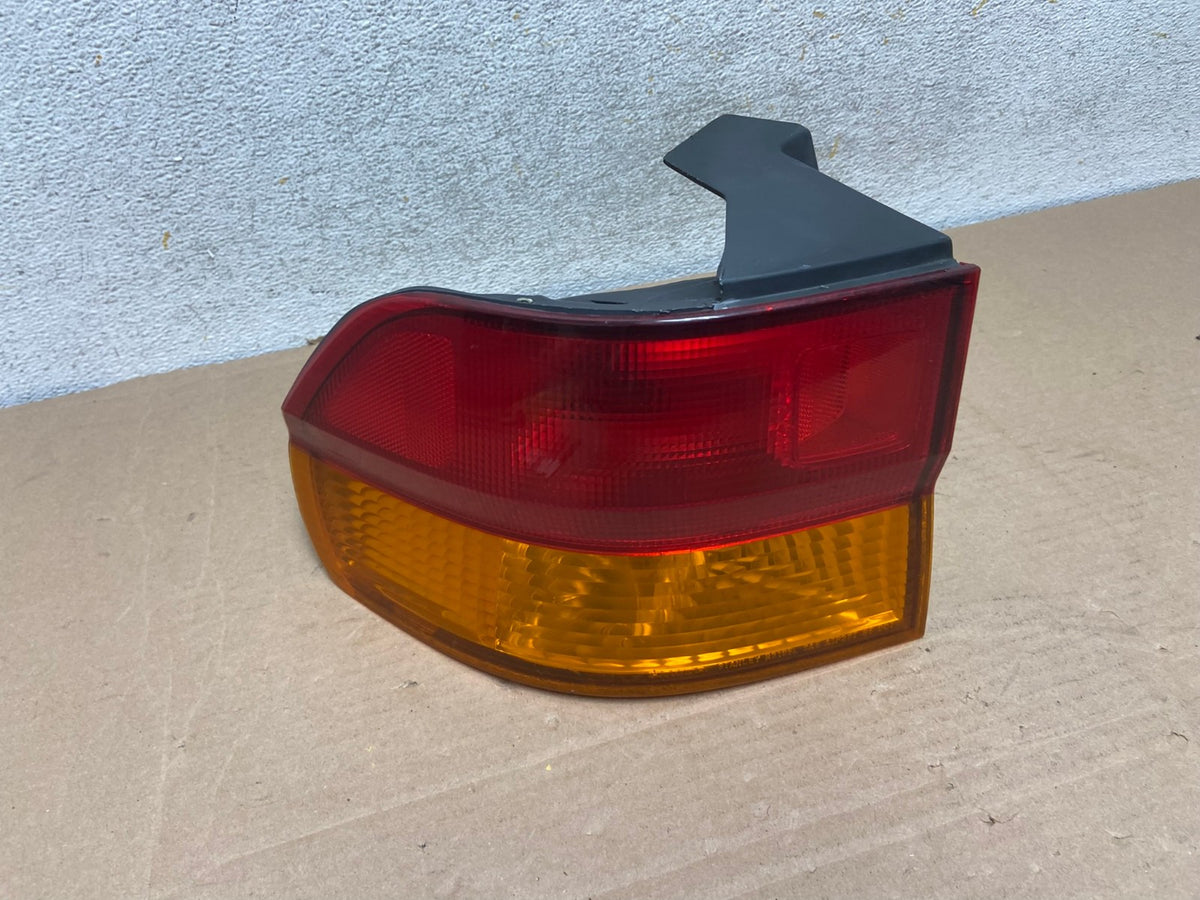 2002 2003 2004 Honda Odyssey Left Driver LH Side Tail Light AH9398 LK0