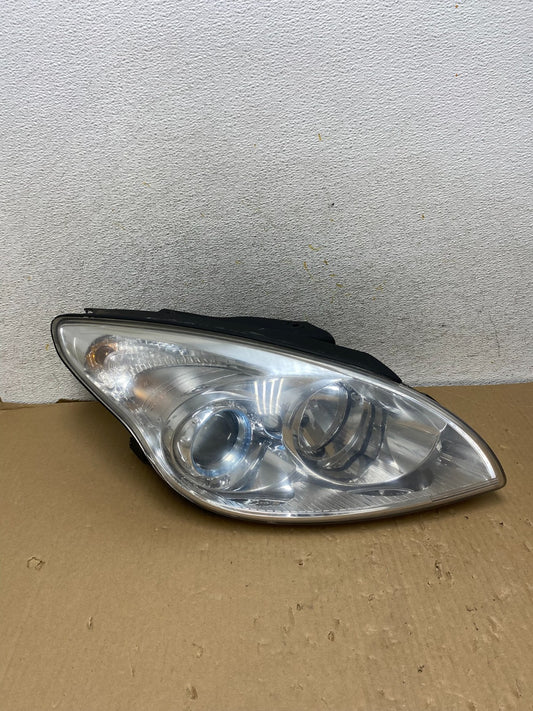 2010 to 2012 Hyundai Elantra Touring Right RH Headlight Halogen AH2667 DW0