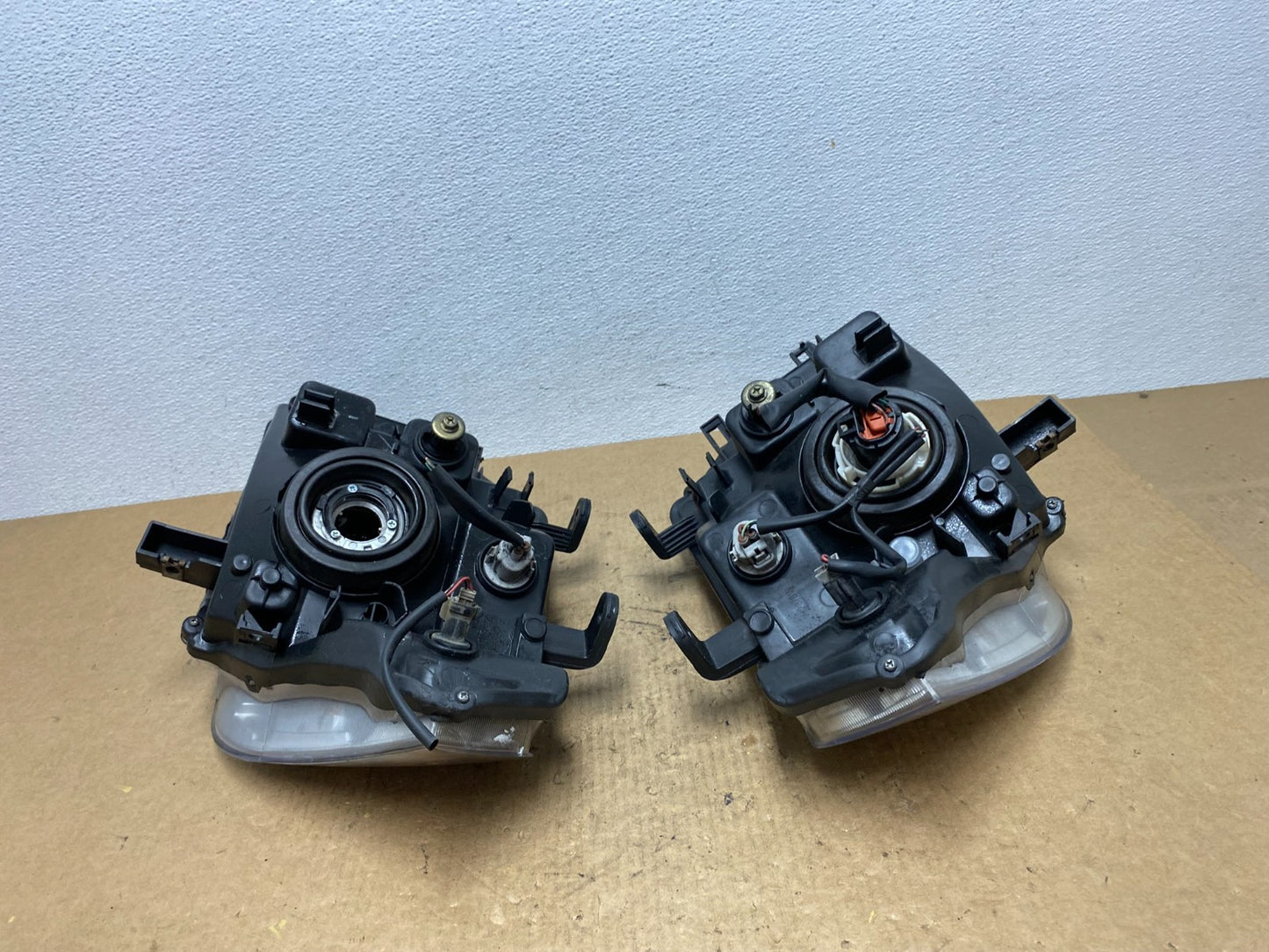 2008 to 2012 Nissan Pathfinder Halogen Headlight Left+Right Set AC3580 DW9