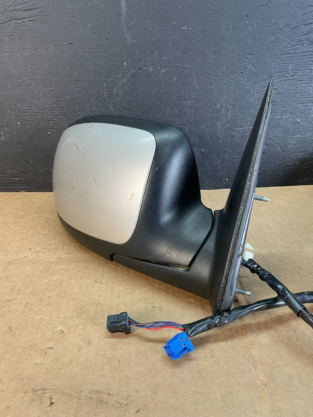 2003 to 2006 Gmc Yukon Right Passenger Turn Signal View Door Mirror AE0911 DG1