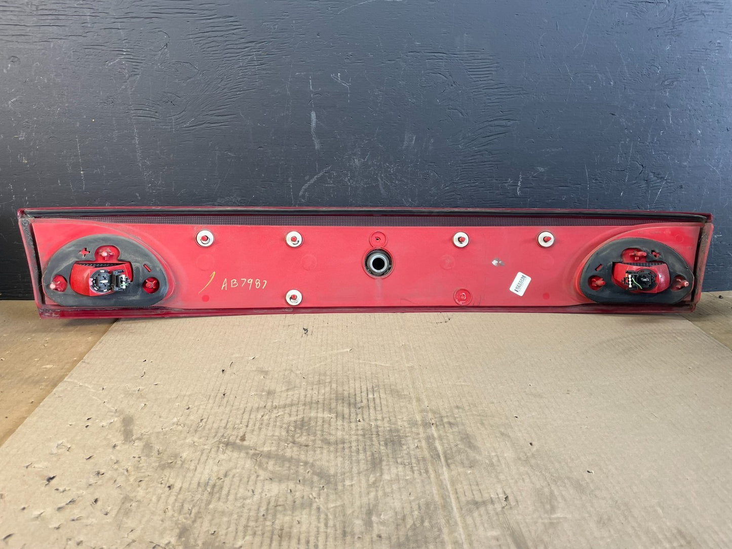 2003 2004 2005 Chevrolet Cavalier Rear Trunk LID Center Tail Light Oem AB7987 DG9