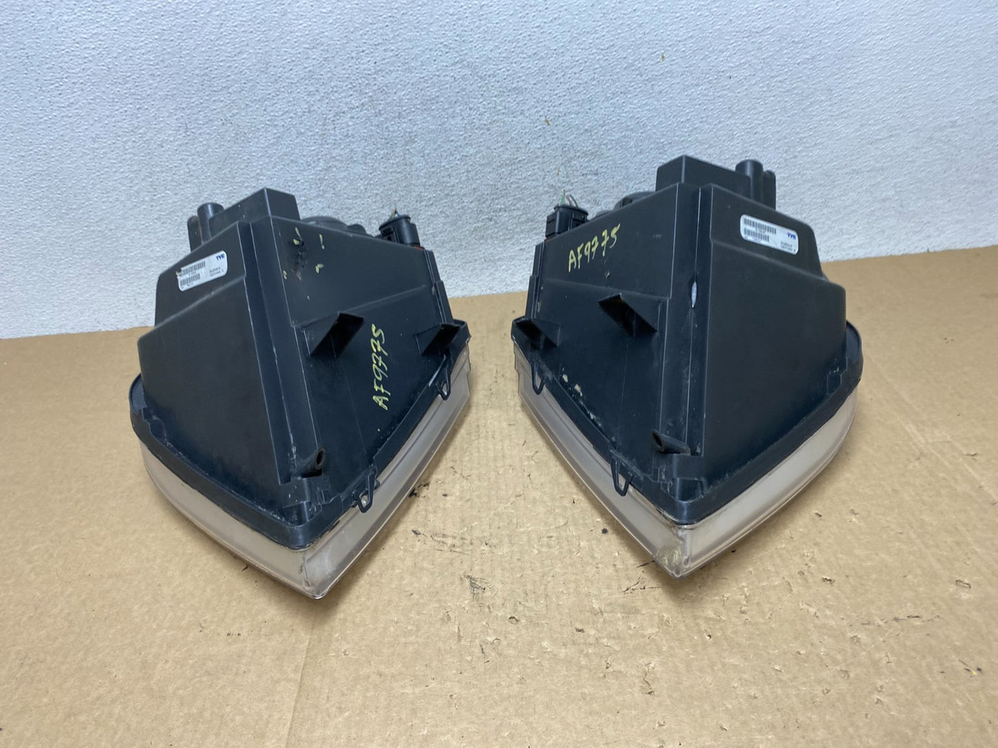 2010 to 2013 Ford Transit Connect Left+Right Side Headlights AF9775 DW9