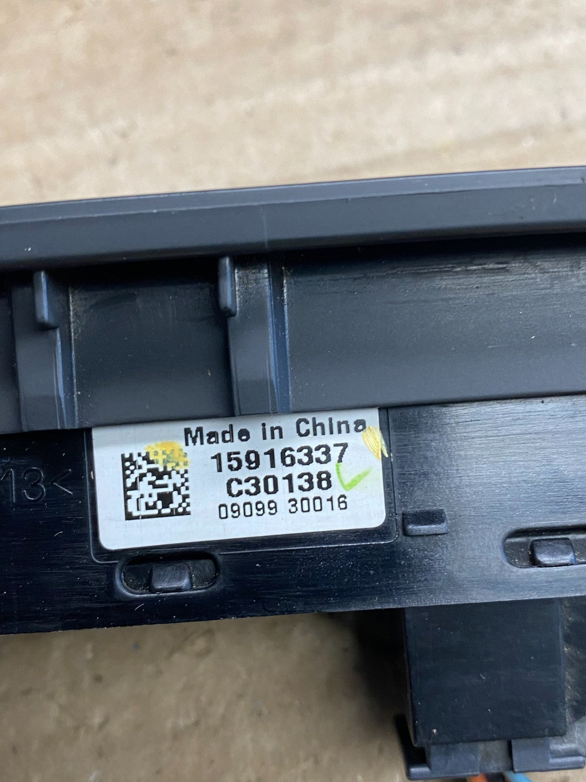 2007 - 2014 Chevrolet Tahoe Yukon Pedal Traction Control Switch ah3864 DG4
