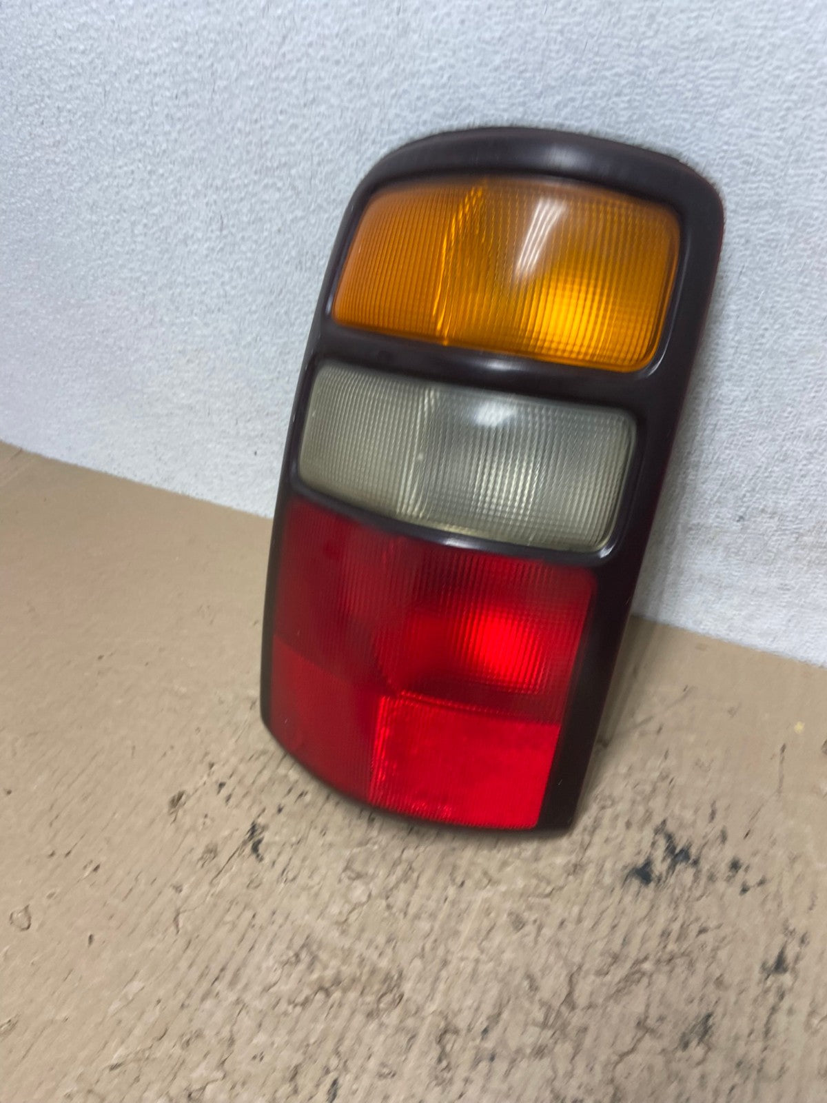2000 - 2006 Chevrolet Suburban Tahoe Yukon Left Driver LH Tail Light AF7220 LK1