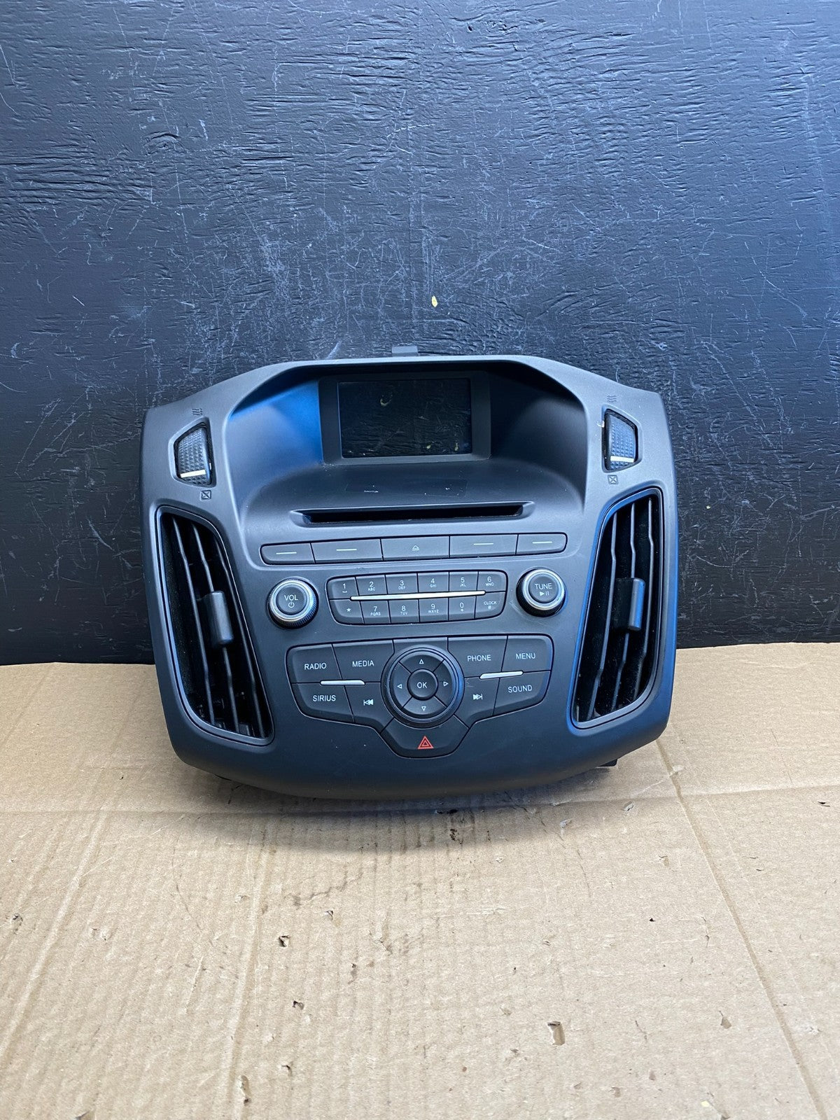 2015 to 2018 Ford Focus Center Radio Stereo Control Unit Trim ac9452 DG0