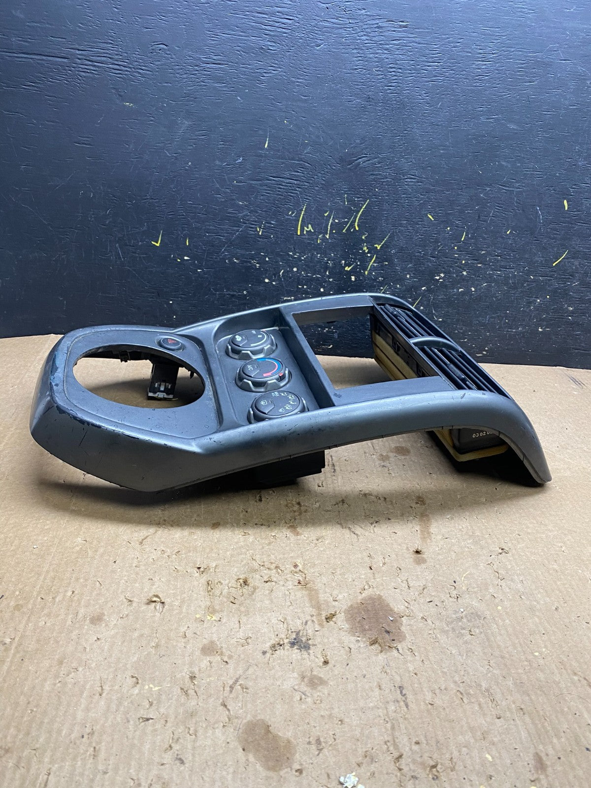 2003 to 2008  Honda Element Radio Climate Control Shifter Bezel OEM Z4477 DG4