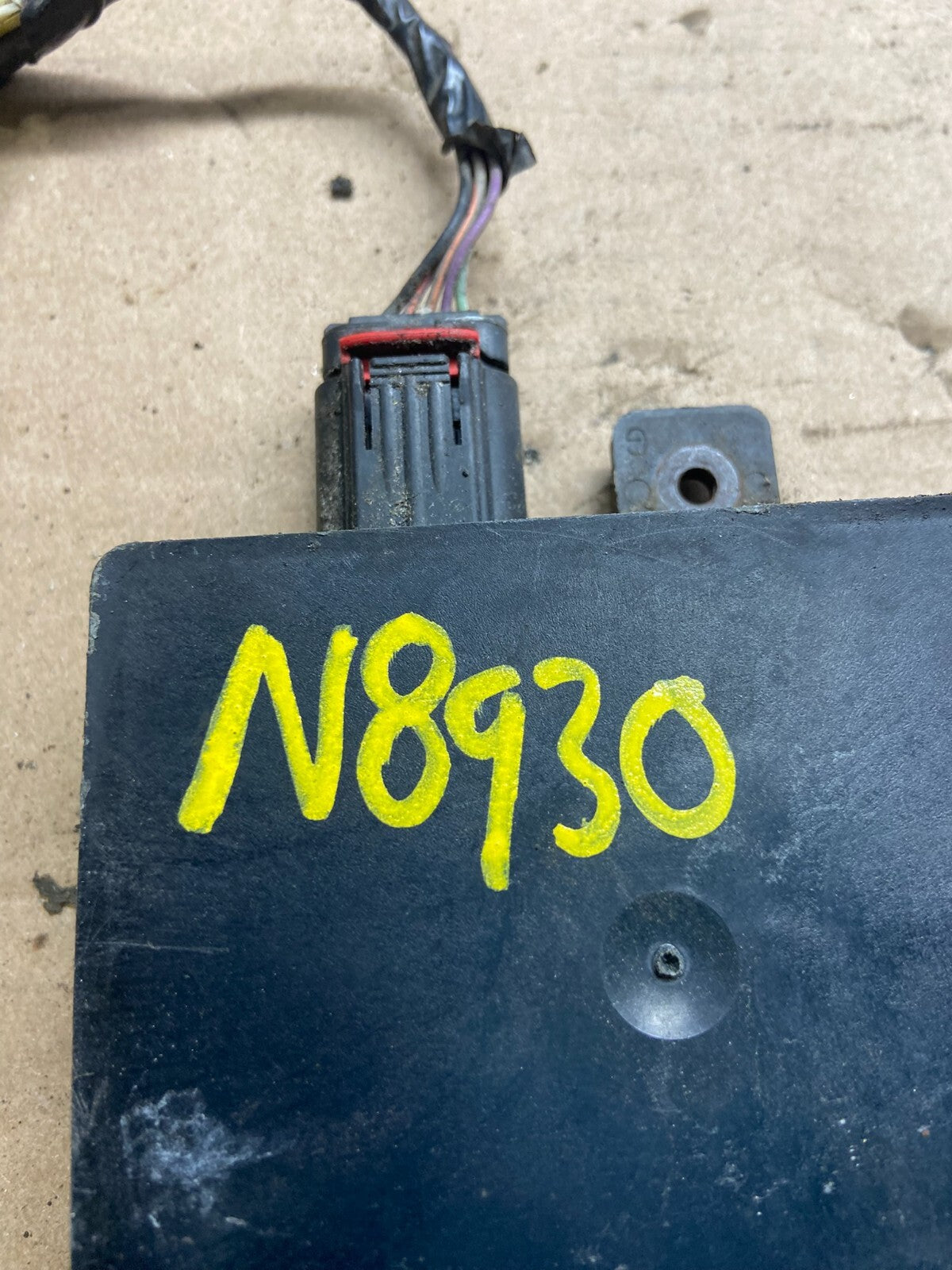 2013 to 2018 Ford Lincoln Rear Radar Blind Spot Module n8930 PS4