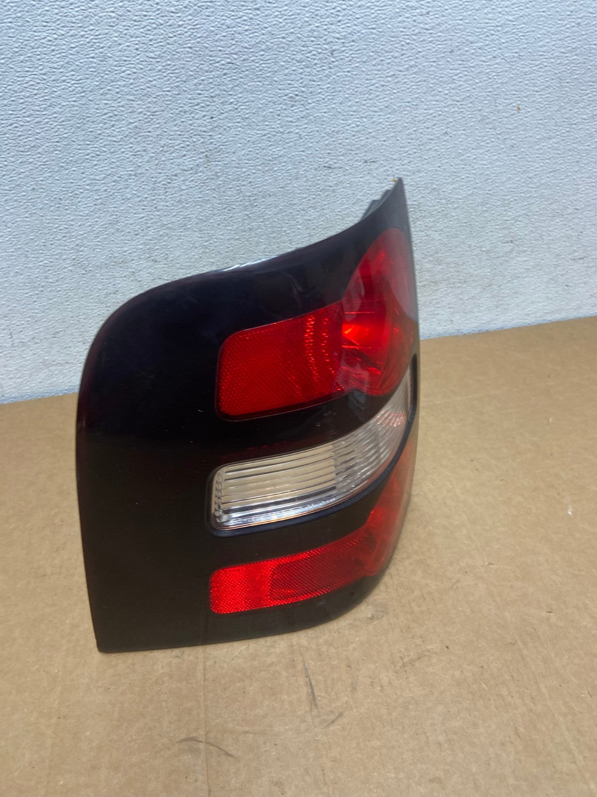 2006 to 2010 Ford Explorer Left Driver Lh Side Tail light AD5384 LK2