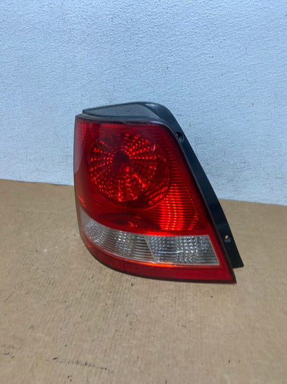2003 to 2006 Kia Sorento Left Driver Side Tail Light AD4644 LK0
