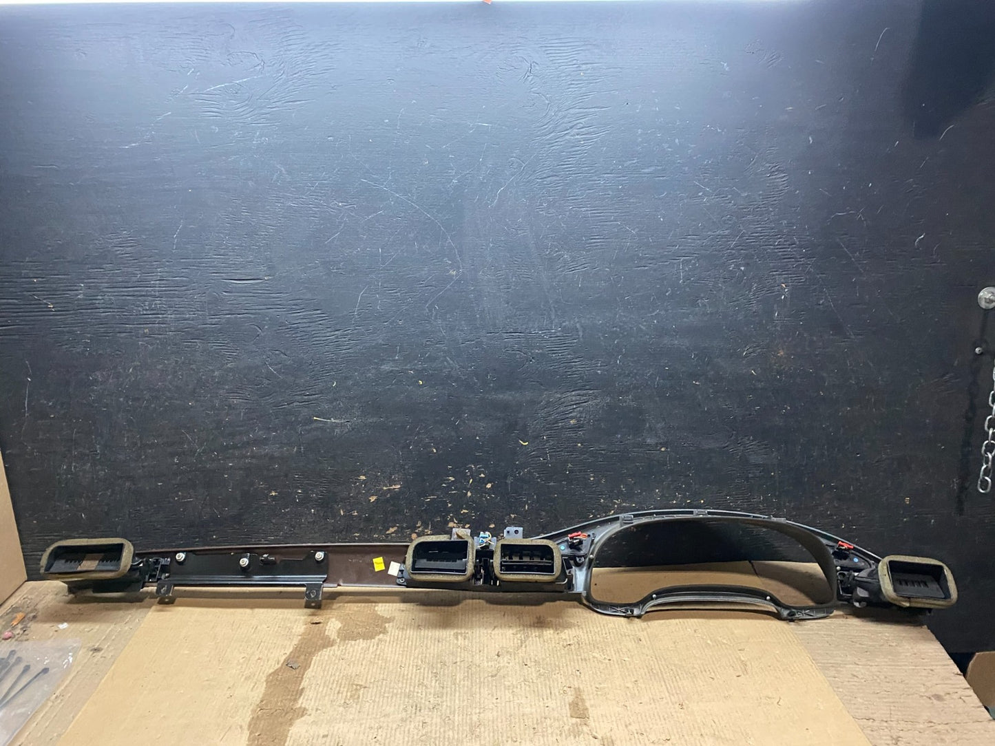 2001 to 2005 Cadillac Deville Center Speedometer Bezel Air Vent Trim X3171 DG9