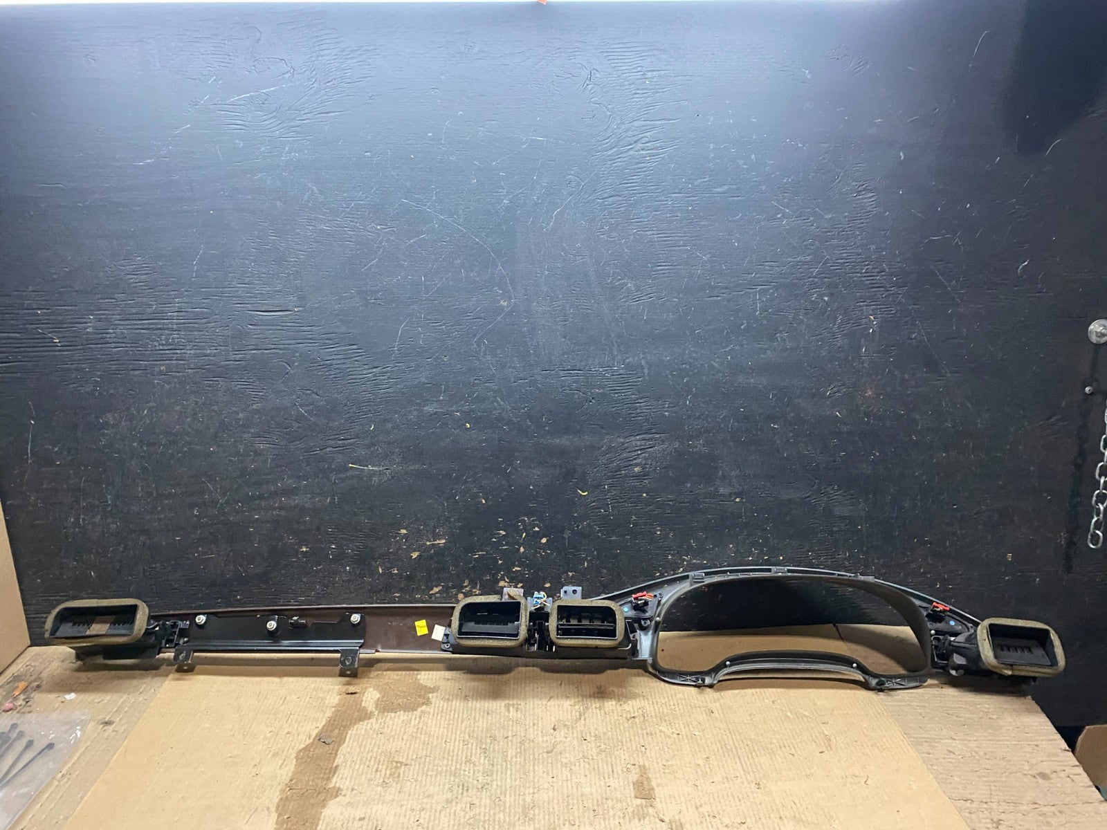 2001 to 2005 Cadillac Deville Center Speedometer Bezel Air Vent Trim X3171 DG9