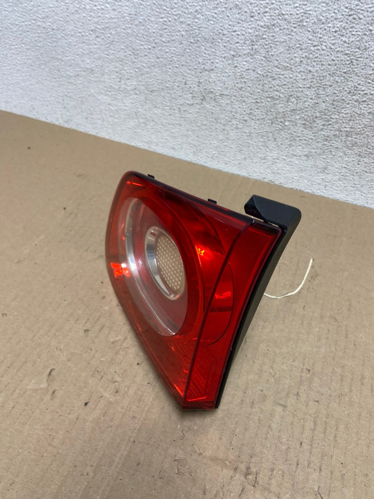 2009-2011 Volkswagen Tiguan Right Passenger Side Inner Tail Light AF5829 LK1